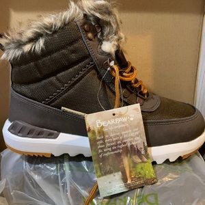Brand New Bearpaw Mokelumne Youth Cocoa Size 5